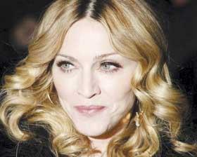 <!--:es-->Madonna ayudará a víctimas de sismo en Italia<!--:-->