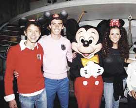 <!--:es-->Edith Márquez visita 
a Mickey en Disney<!--:-->
