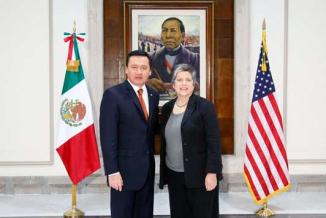 <!--:es-->Osorio Chong y Janet Napolitano se reúnen y abordan temas de migración y repatriaciones<!--:-->