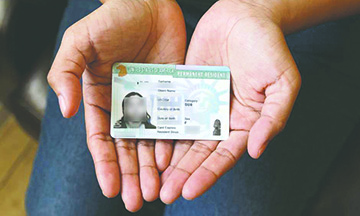 Inmigrantes que no cumplan con este requisito podrían perder su “green card”