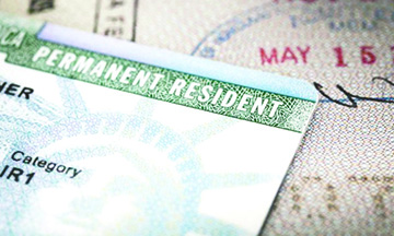 El Servicio de Inmigración Retira miles de Green Cards por Errores en la Fecha de Emisión