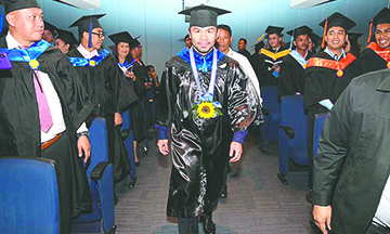 A los 40 años, ¡Manny Pacquiao se gradúa de la Universidad!