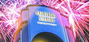 Universal Studios Hollywood  extiende la celebración del 4 de julio durante todo el fin de semana del 2 al 4 de julio, Junto con Espectaculares Fuegos Artificiales y Espectáculos de Música en Vivo,  Todo incluido con el precio del boleto de entrada al parque.
