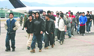El 99% de Inmigrantes es Sujeto a Deportación Bajo Plan Acelerado de Biden, Según Reporte